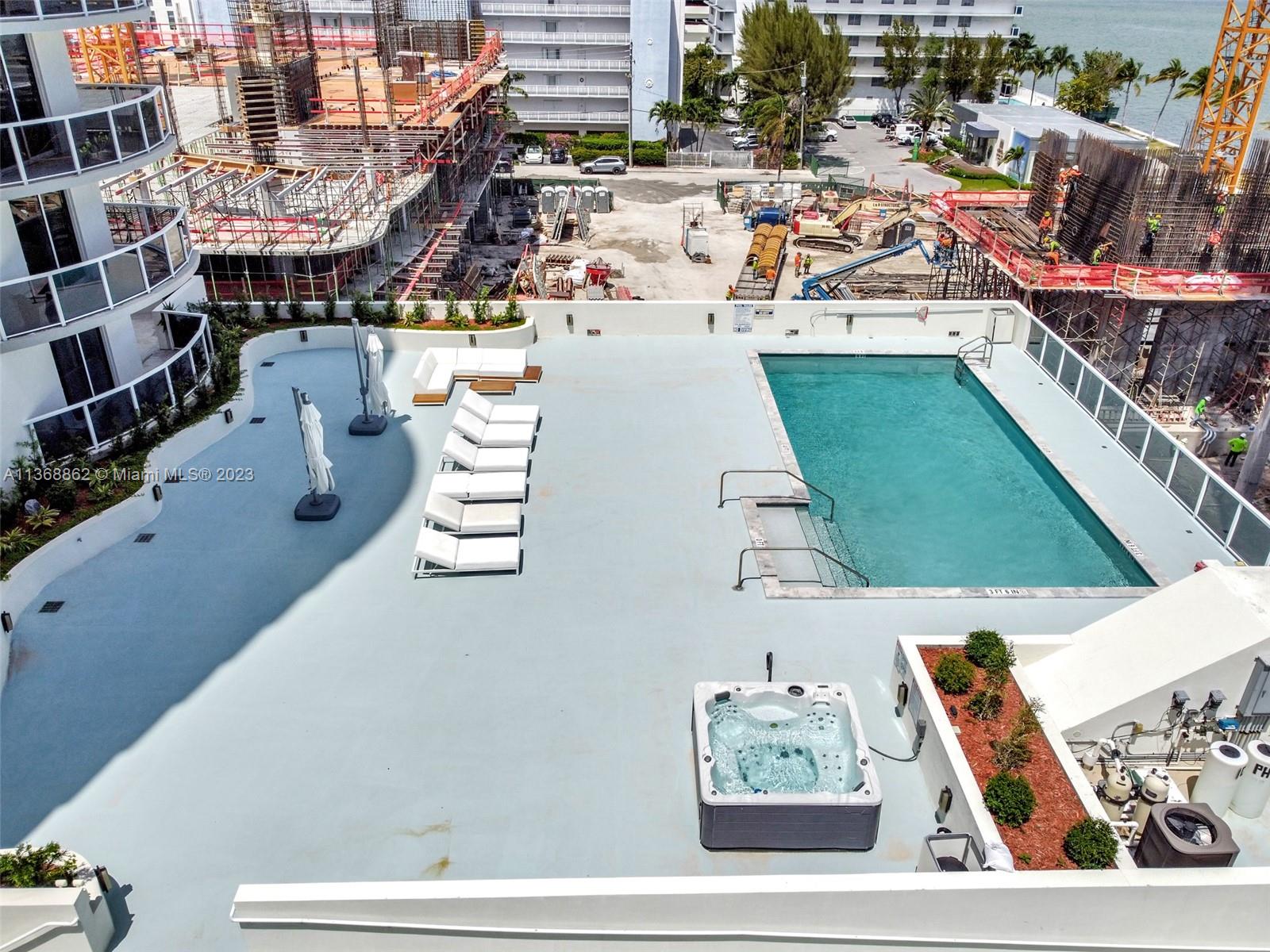 601 NE 23rd St # 1403