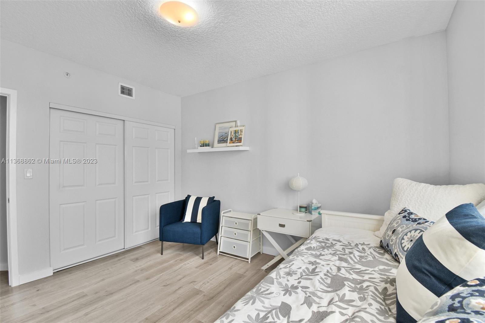 601 NE 23rd St # 1403