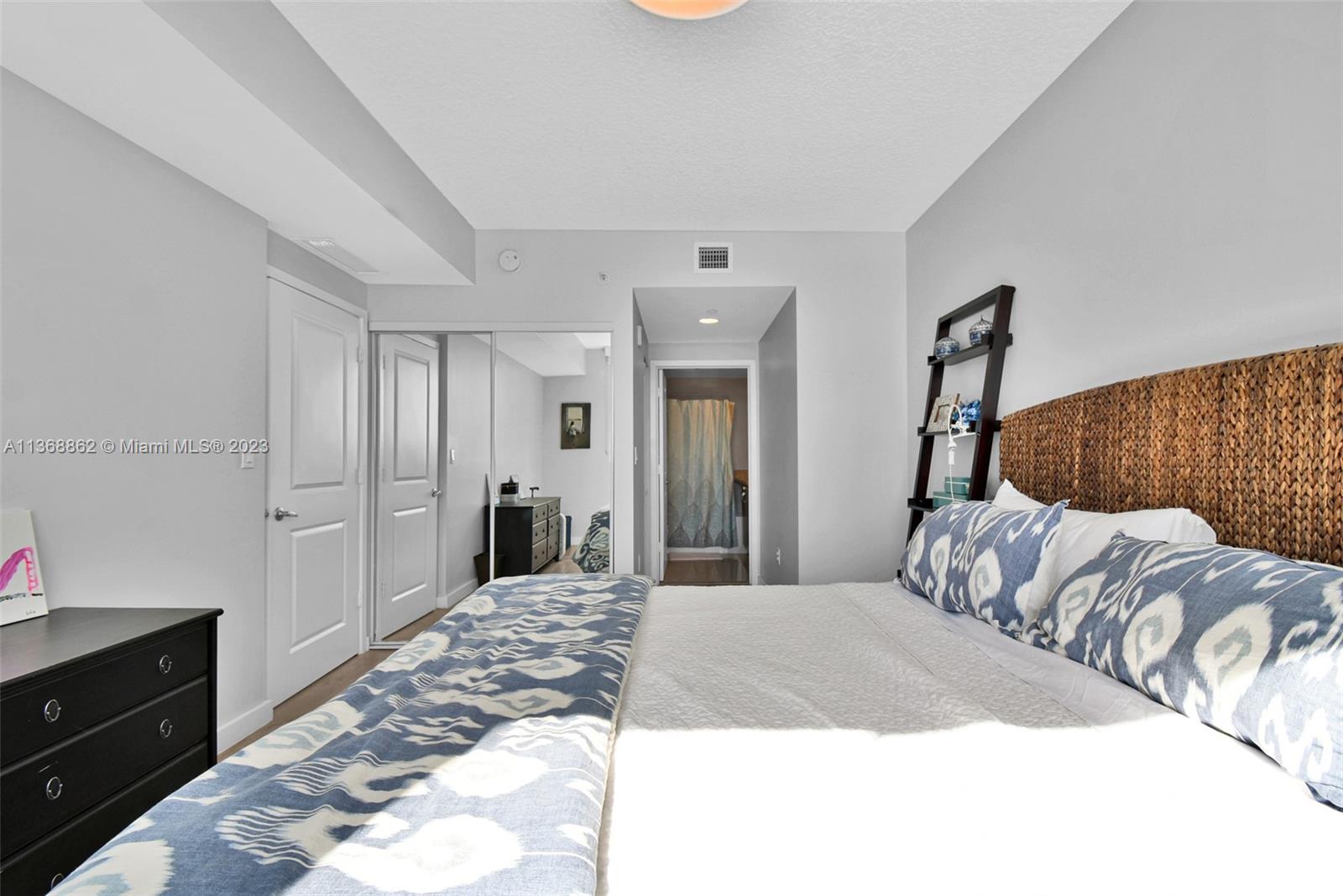 601 NE 23rd St # 1403