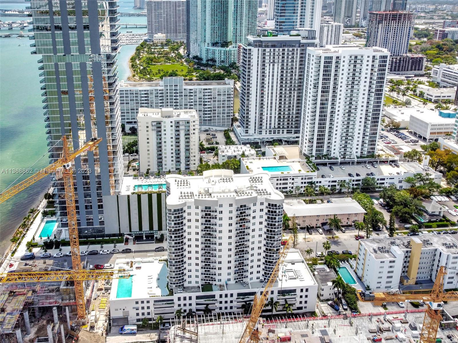 601 NE 23rd St # 1403