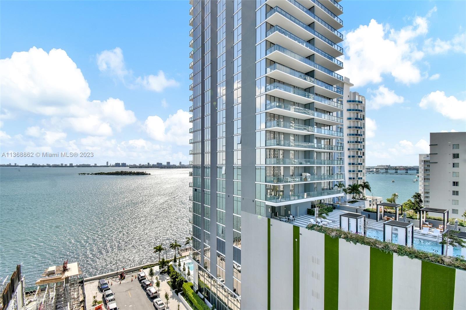 601 NE 23rd St # 1403