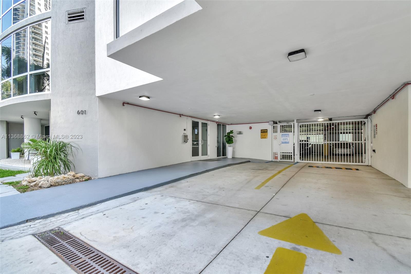 601 NE 23rd St # 1403