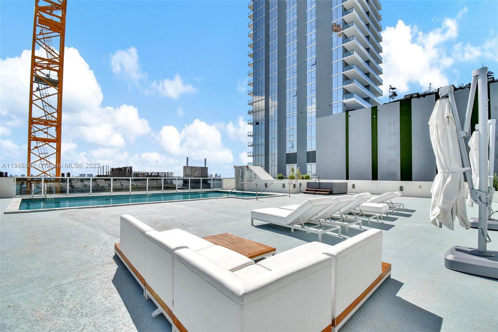 601 NE 23rd St # 1403