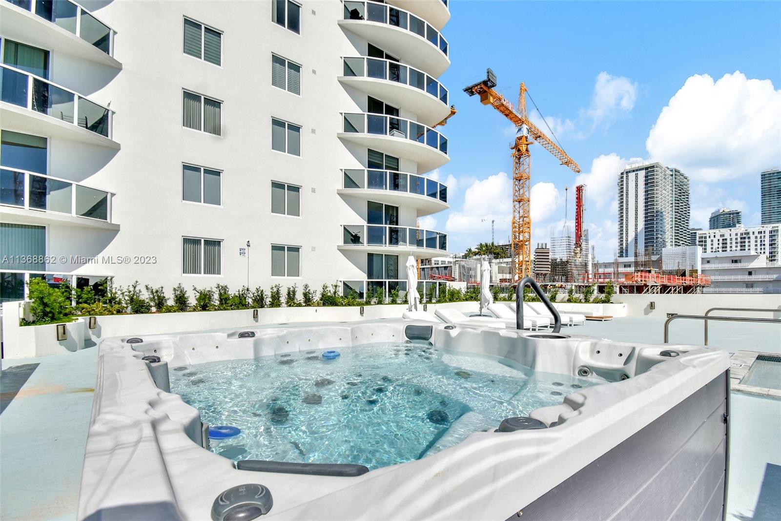 601 NE 23rd St # 1403