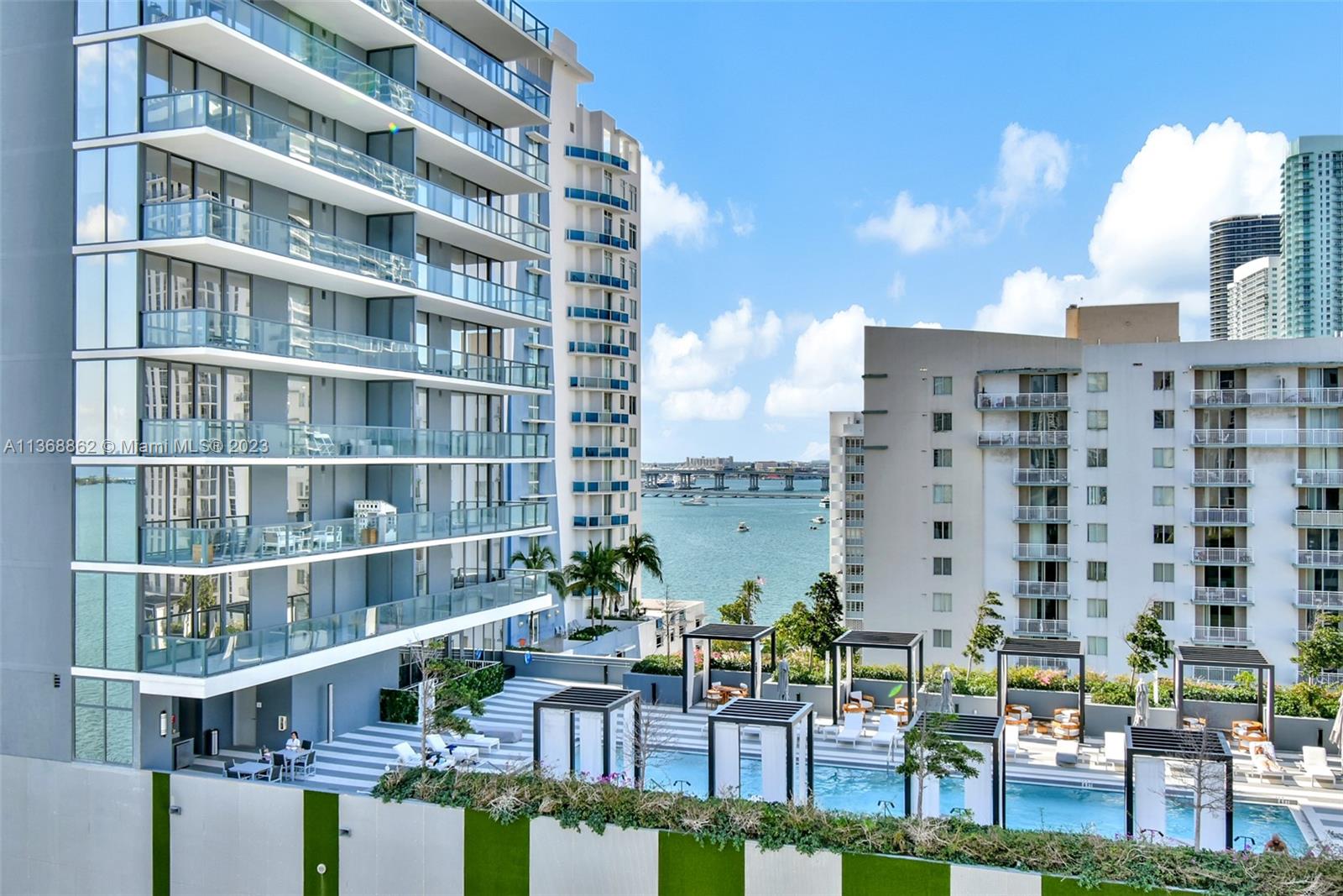 601 NE 23rd St # 1403