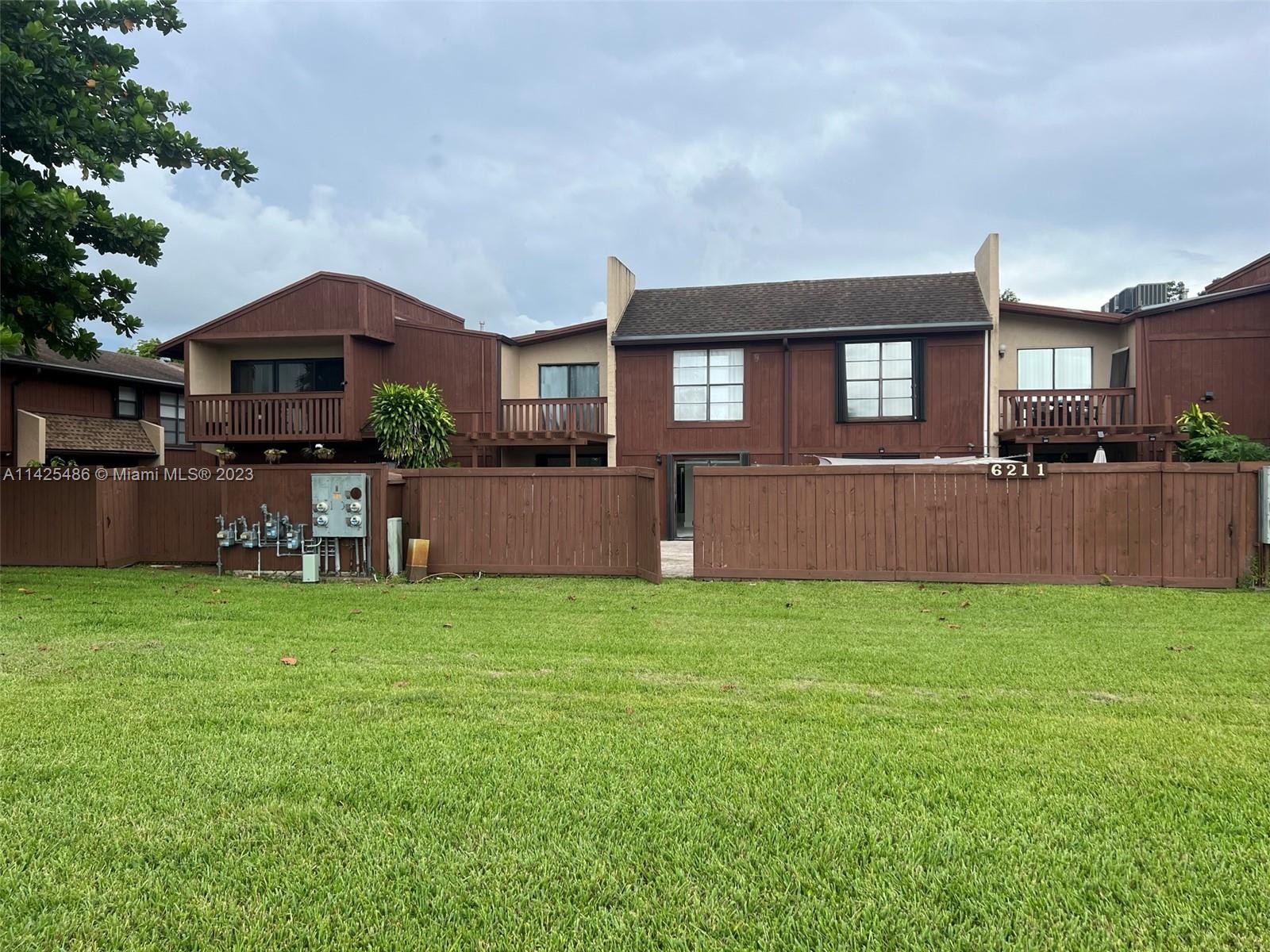 6211 SW 116th Pl Unit: E