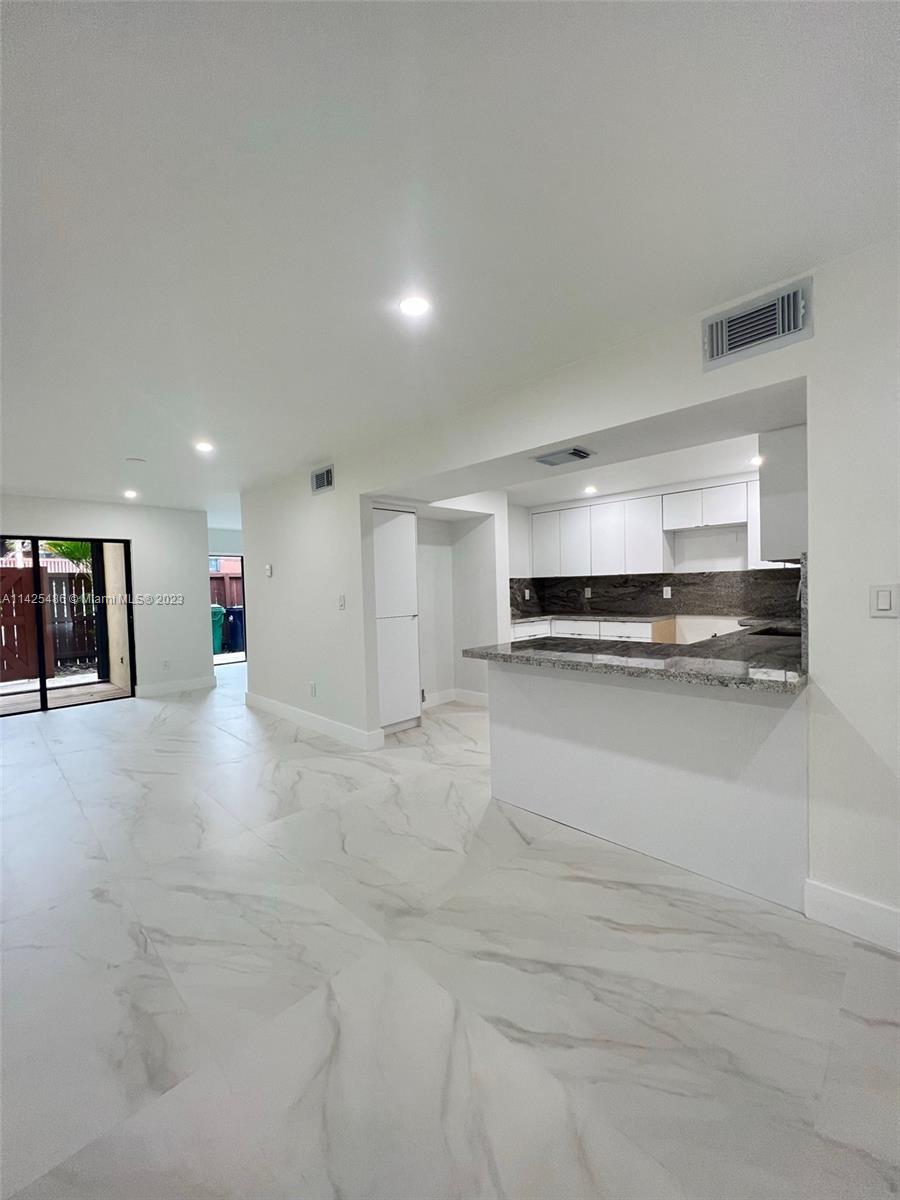 6211 SW 116th Pl Unit: E