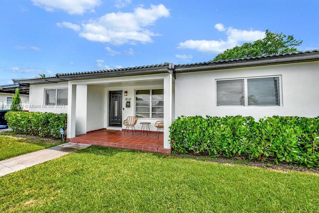 8520 SW 42nd St