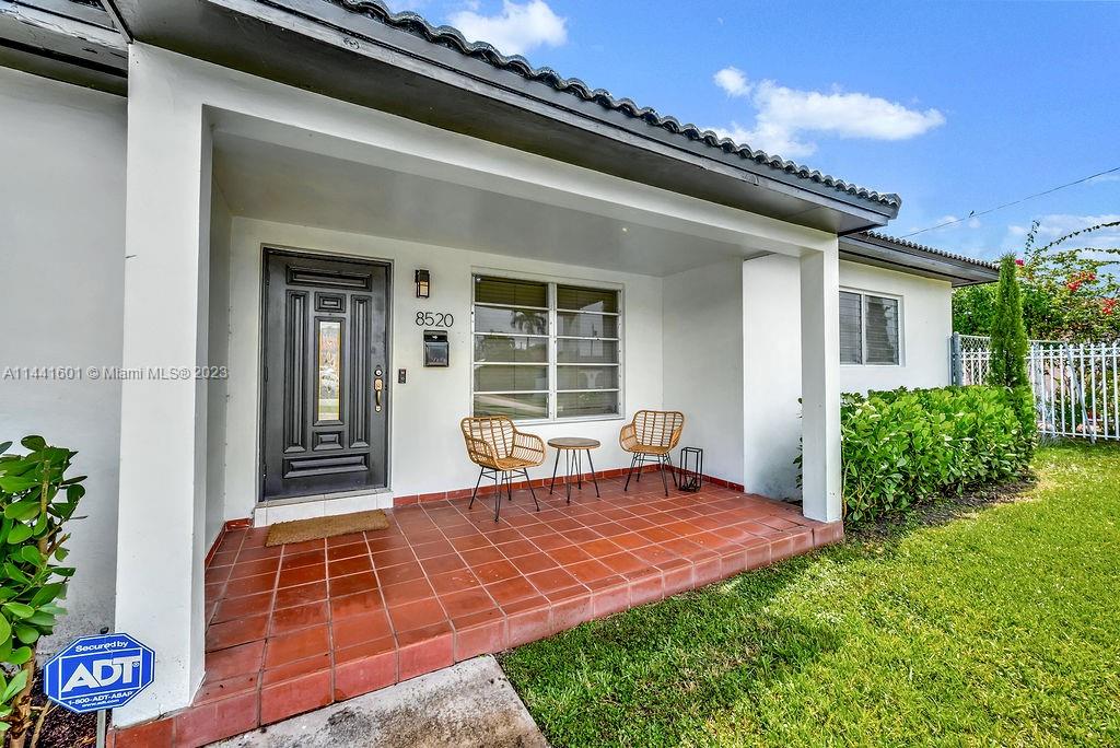 8520 SW 42nd St