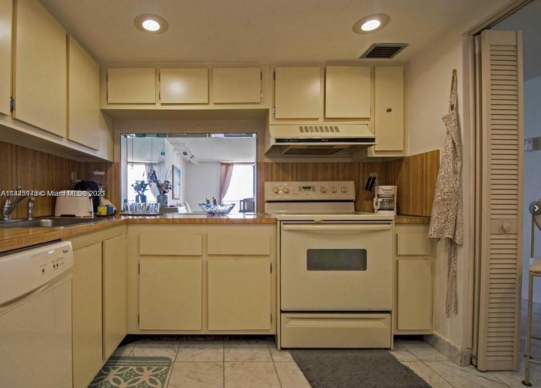 2625 Collins Ave # 1905