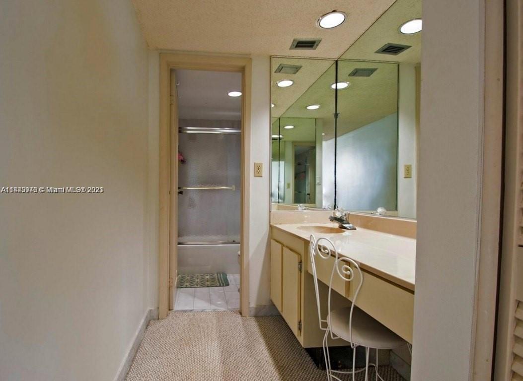 2625 Collins Ave # 1905