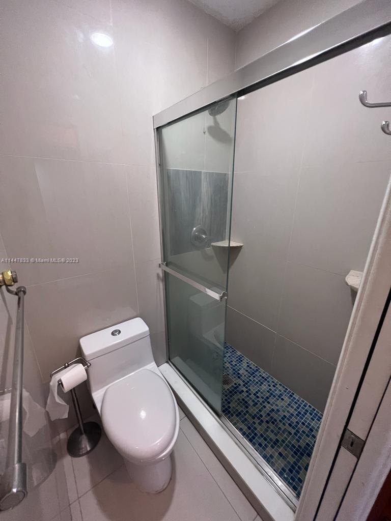 2530 SW 27th St Unit: back