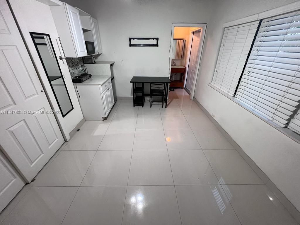 2530 SW 27th St Unit: back