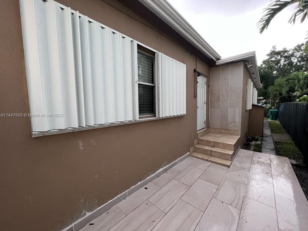 2530 SW 27th St Unit: back