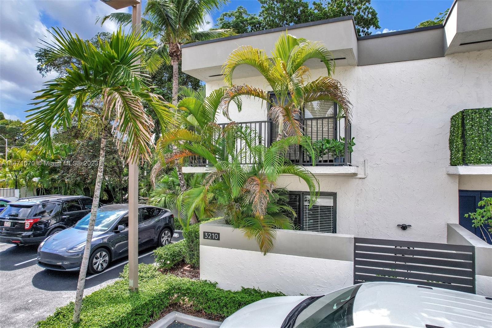 3210 W Trade Ave Unit: III7