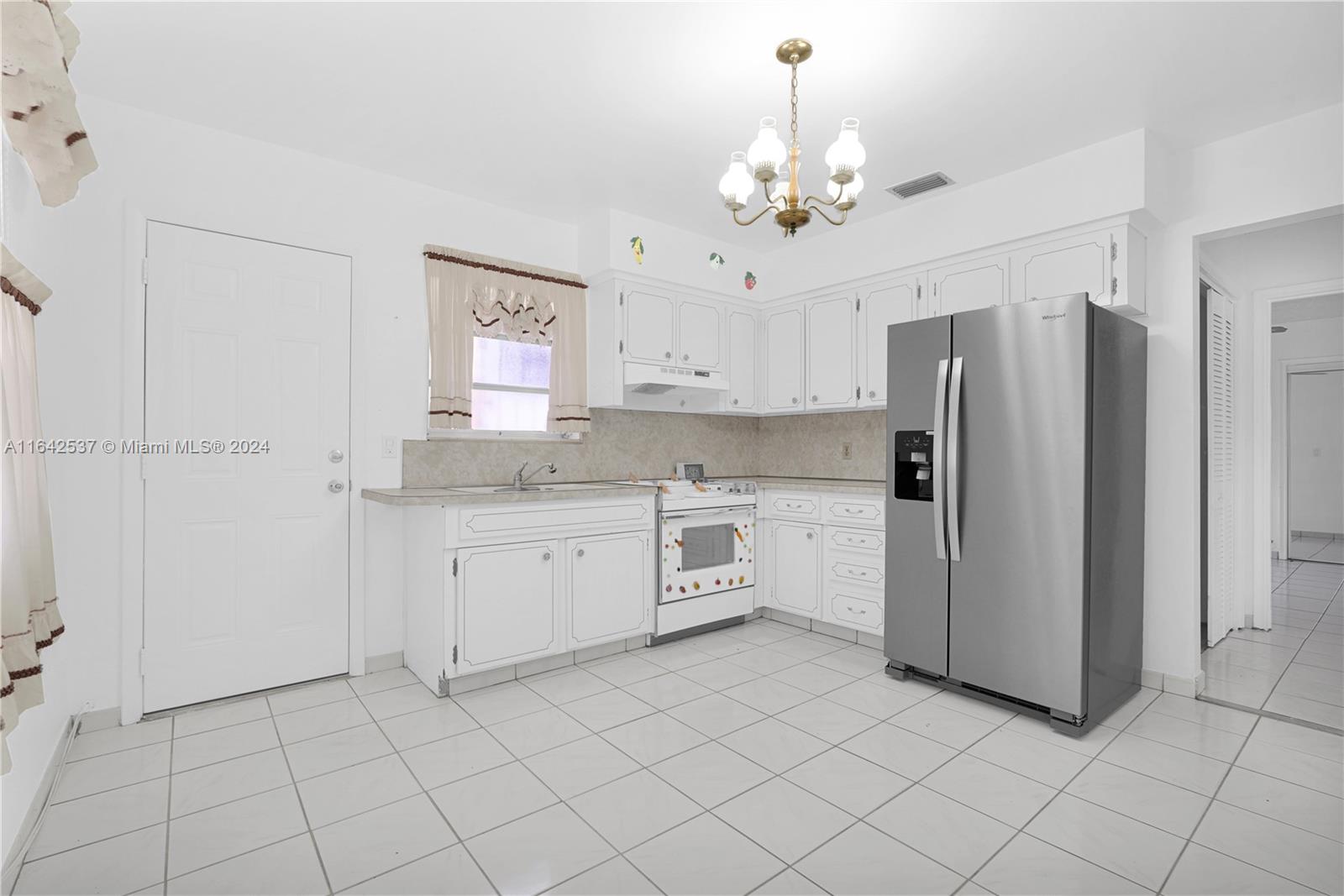400 NW 25th Ct
