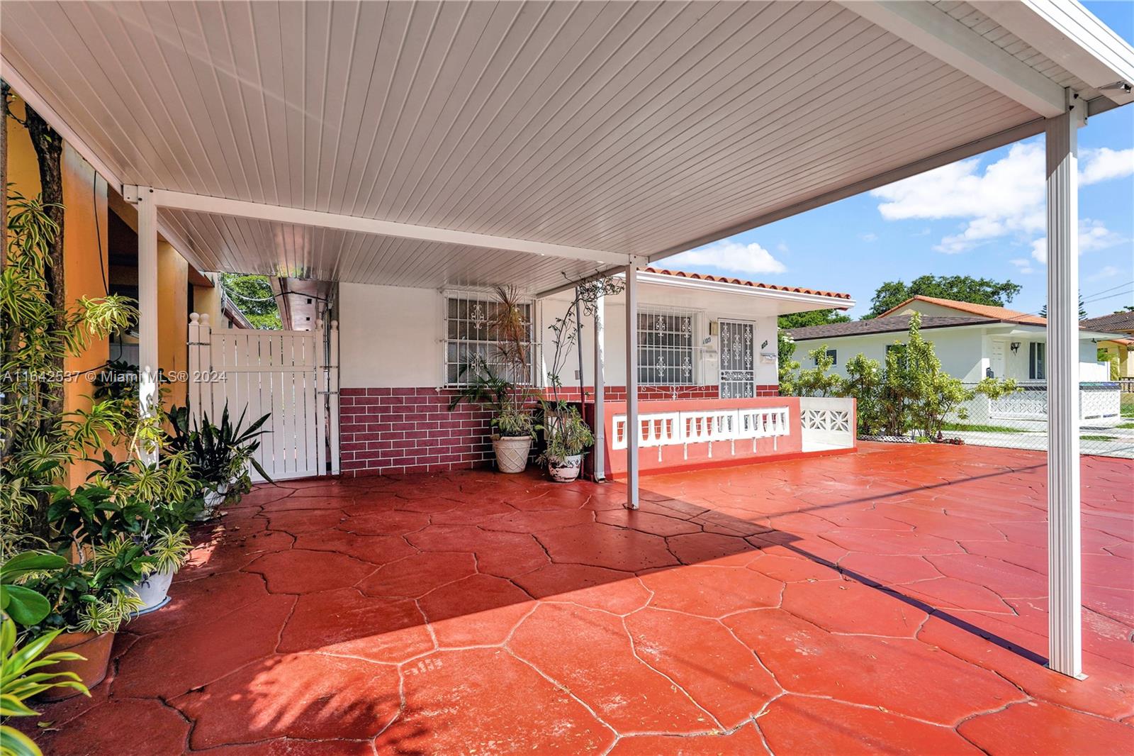 400 NW 25th Ct