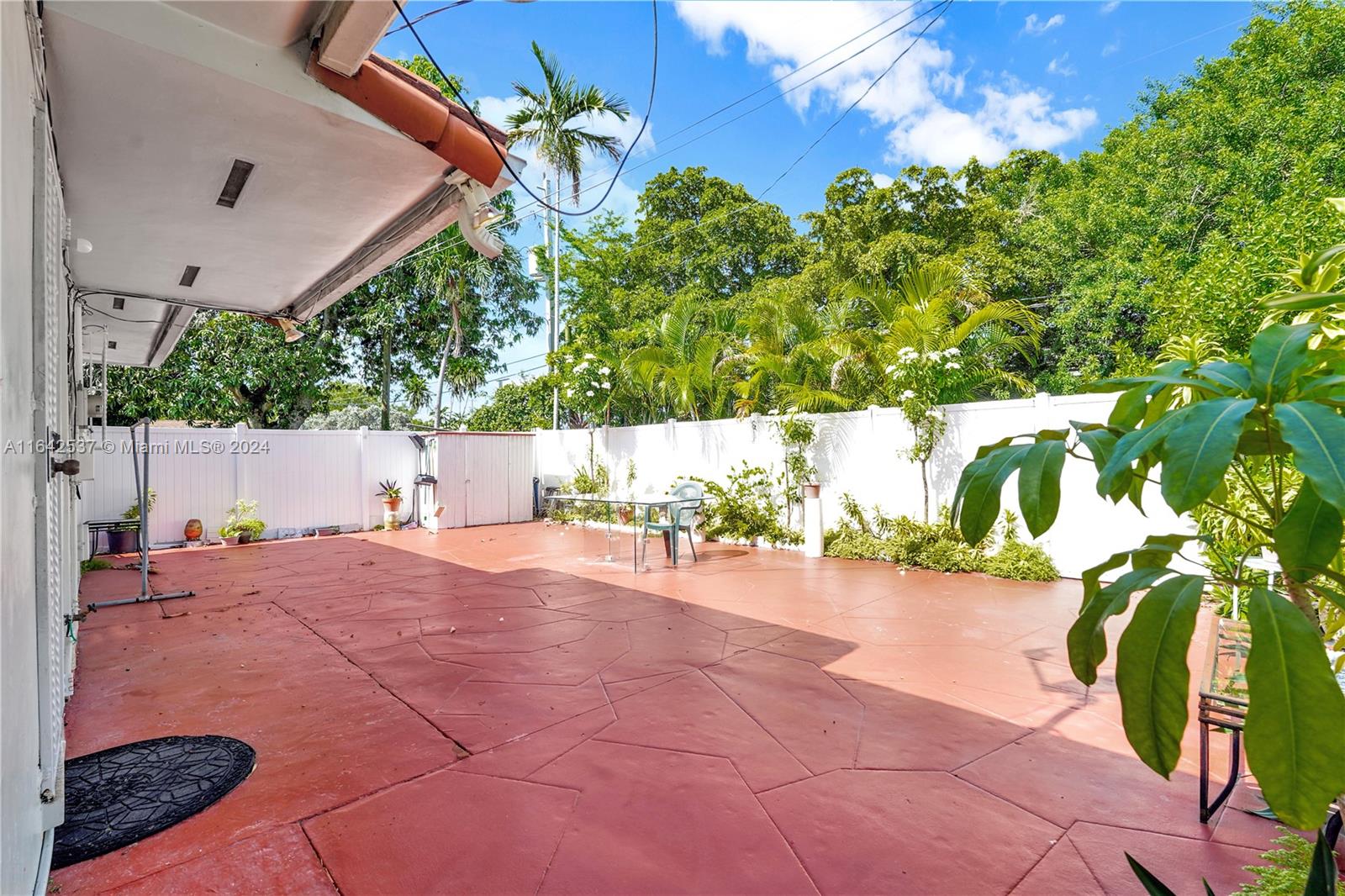 400 NW 25th Ct