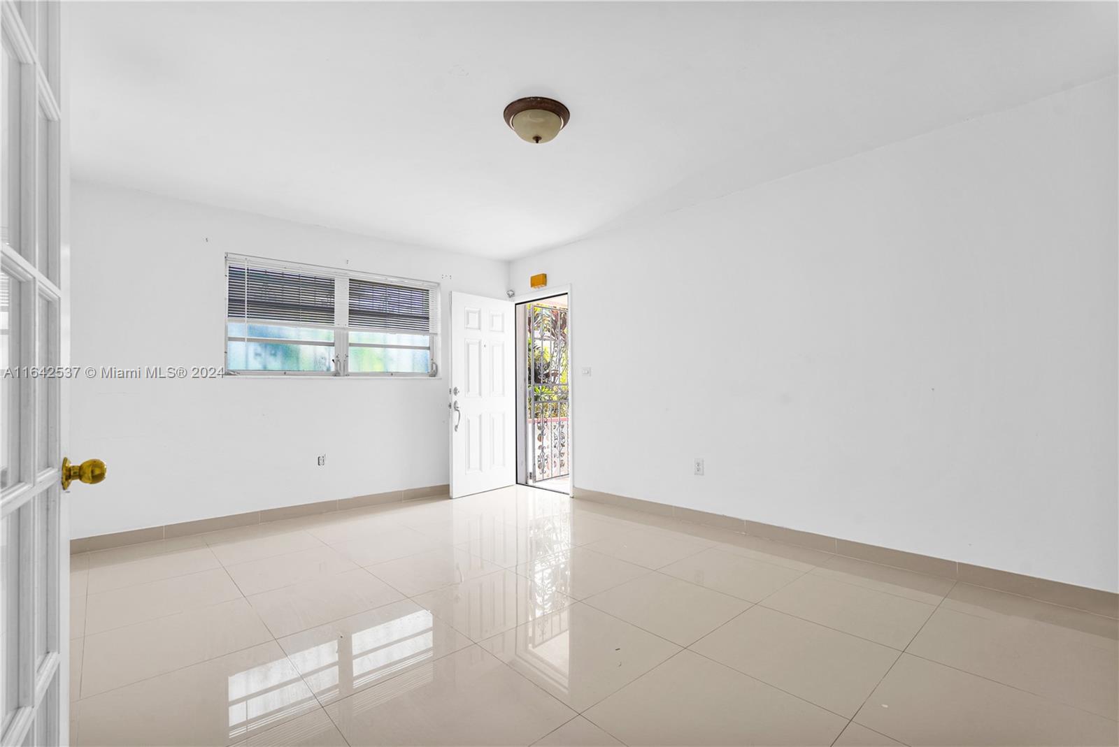 400 NW 25th Ct