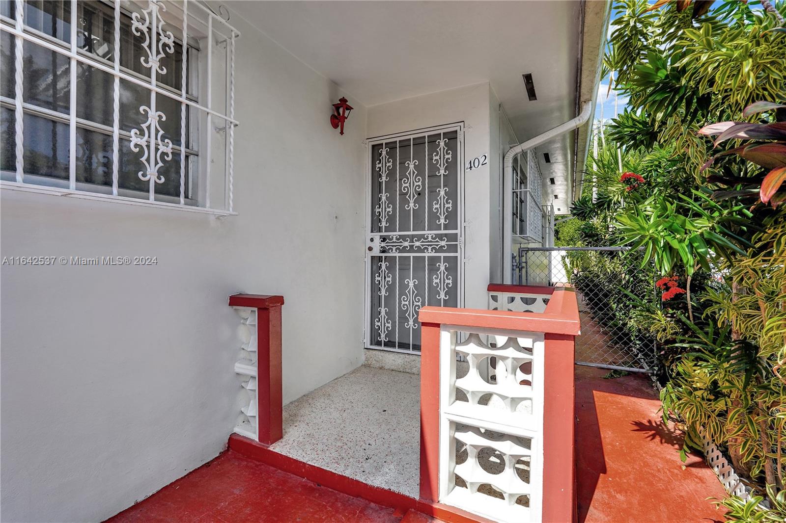 400 NW 25th Ct