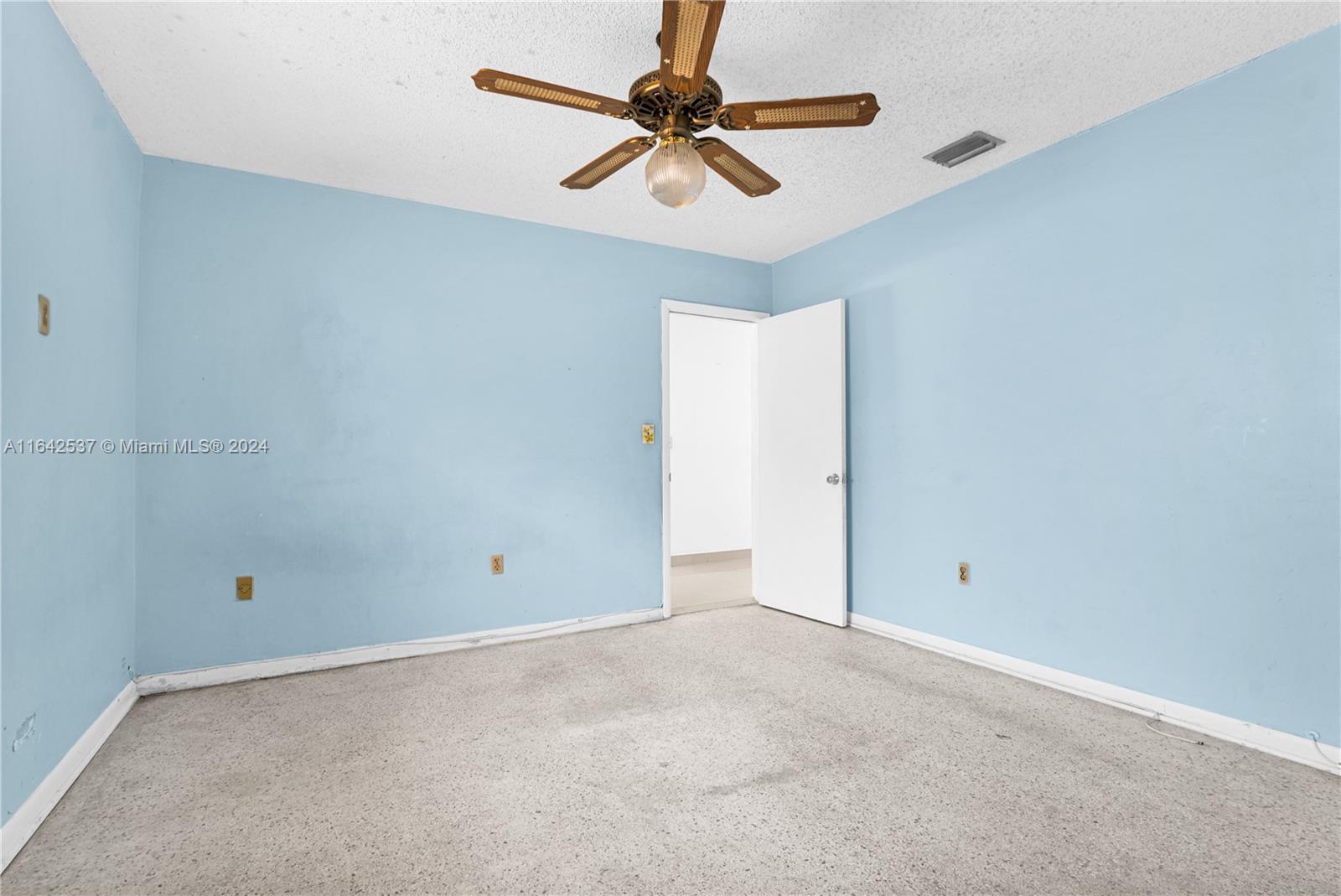 400 NW 25th Ct