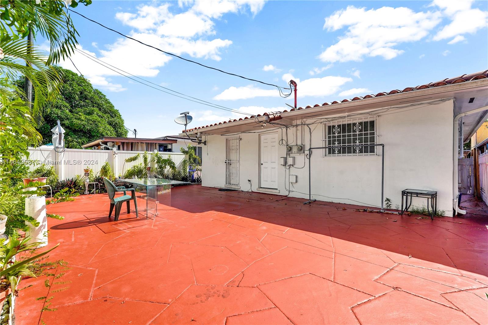 400 NW 25th Ct