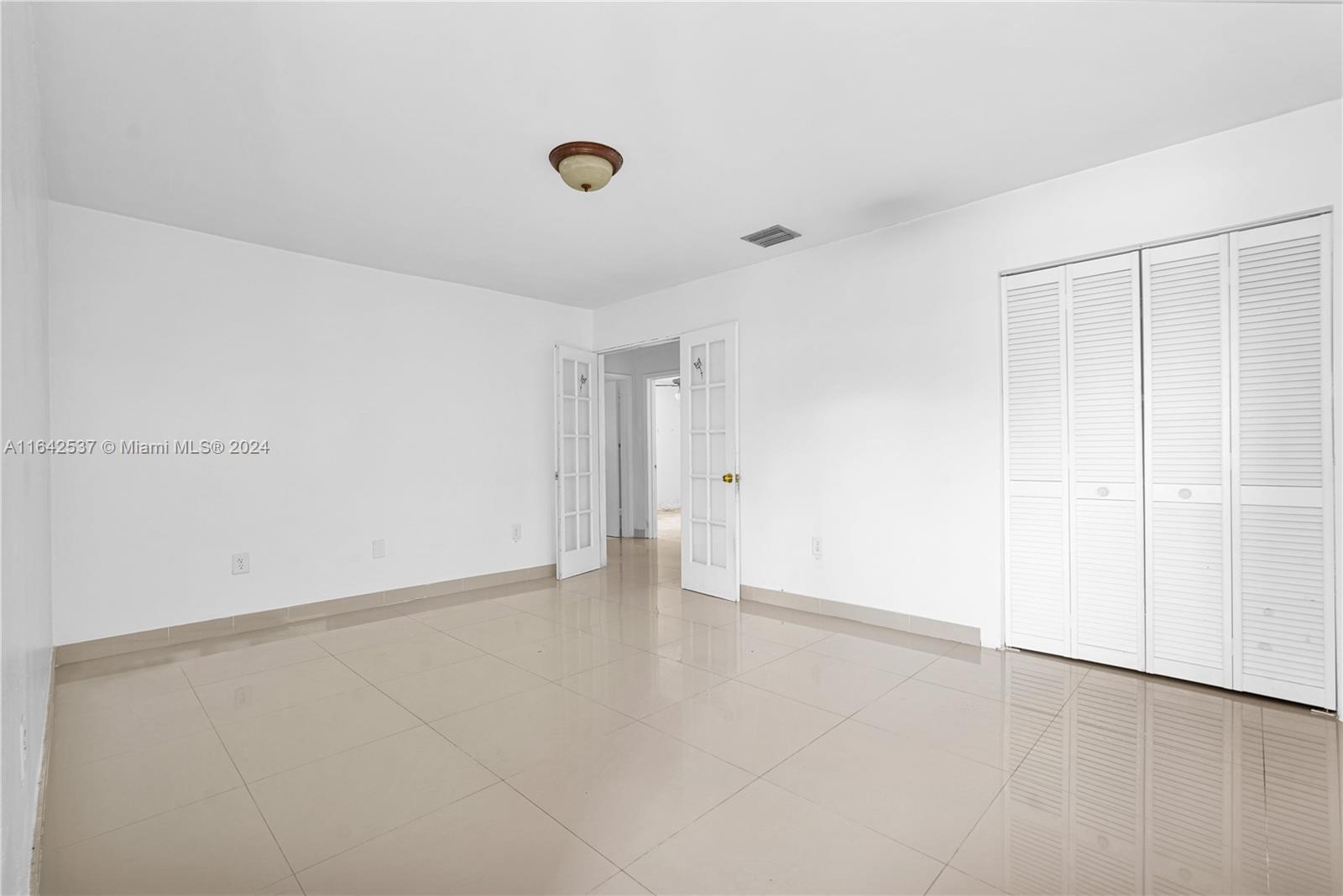 400 NW 25th Ct