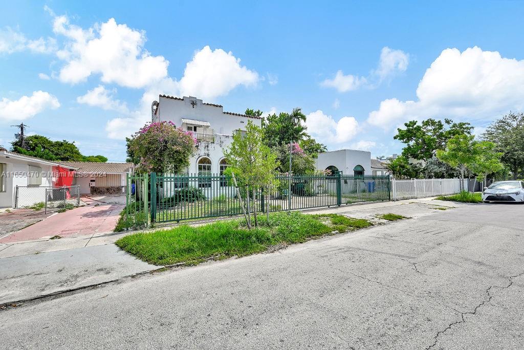 1636 SW 9th St