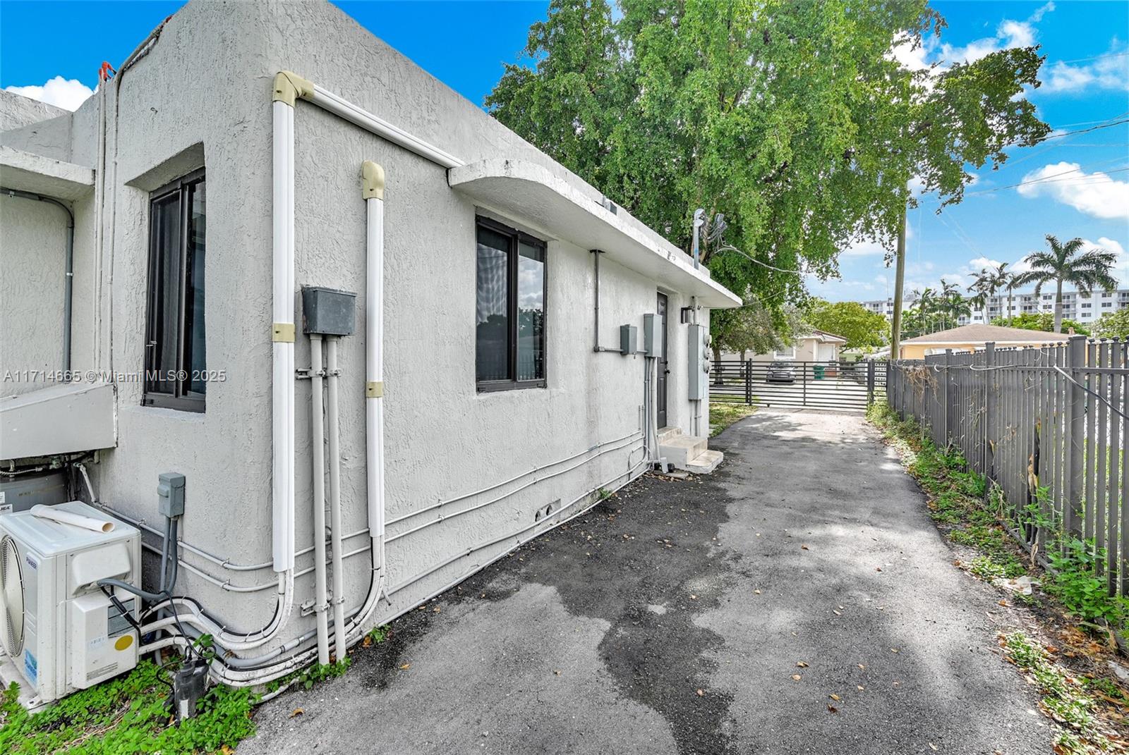 1281 NE 110th St