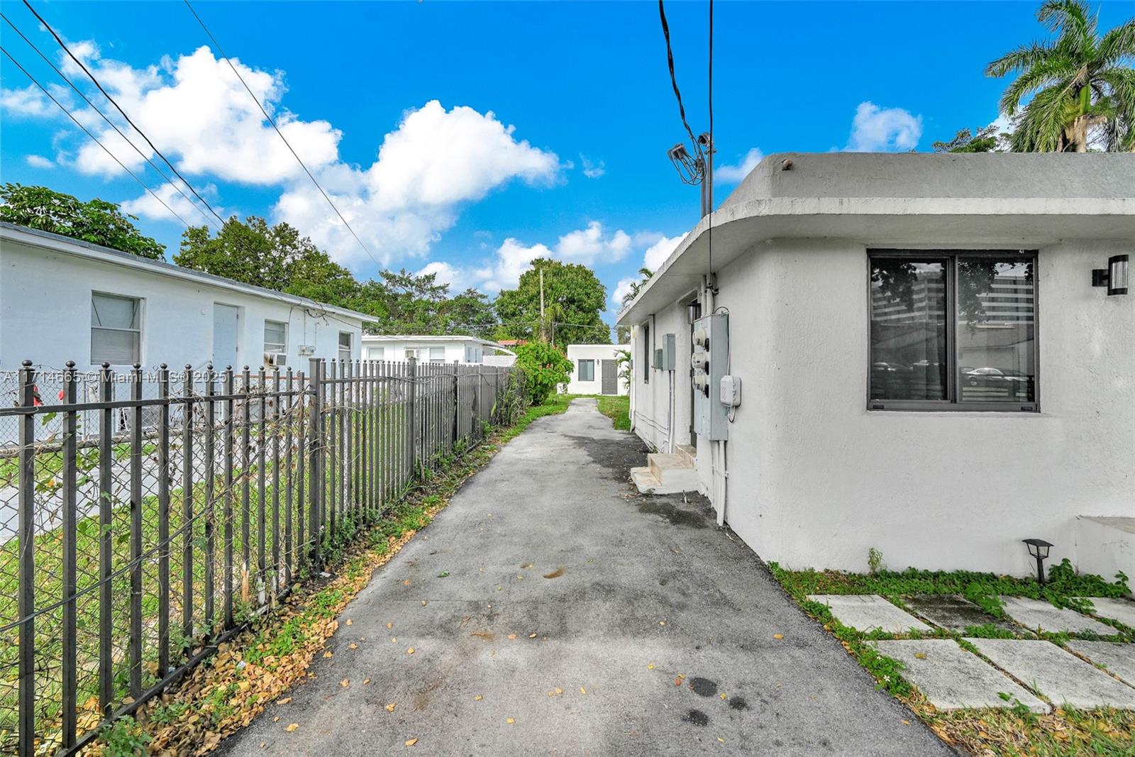 1281 NE 110th St