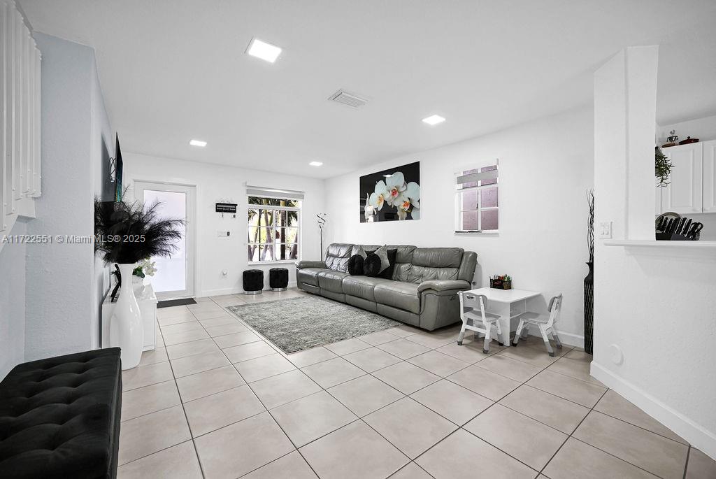 7327 NW 173rd Dr # 103