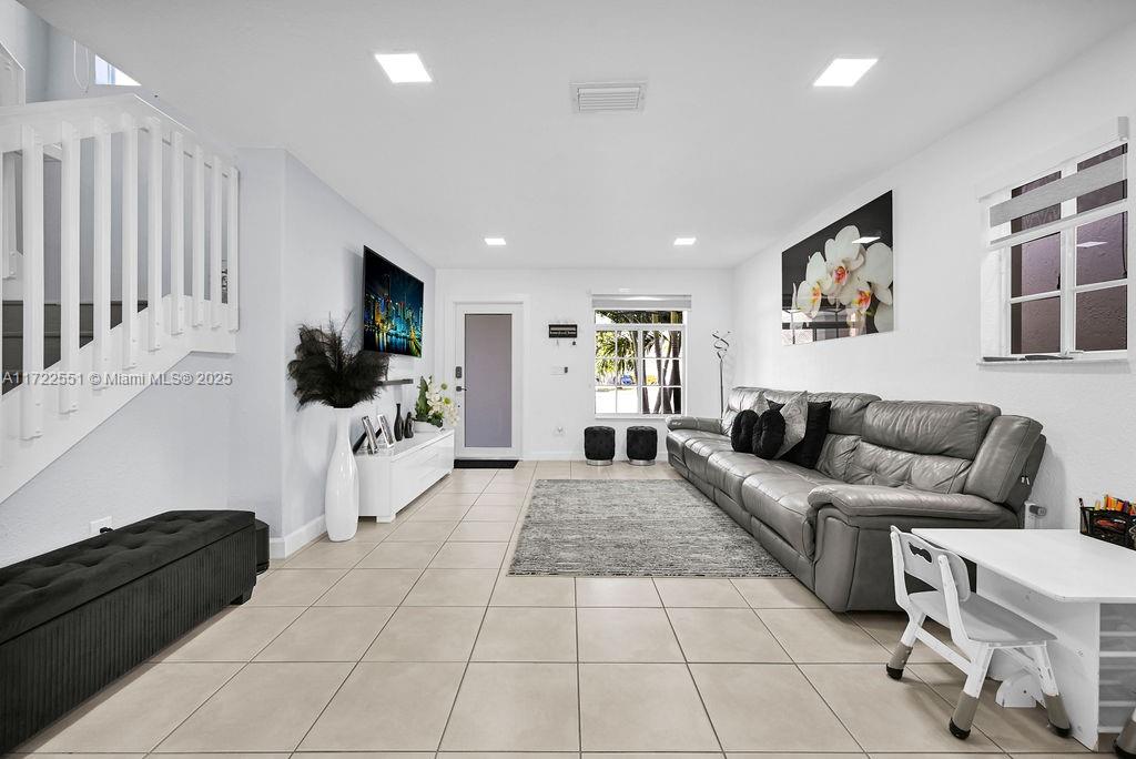 7327 NW 173rd Dr # 103