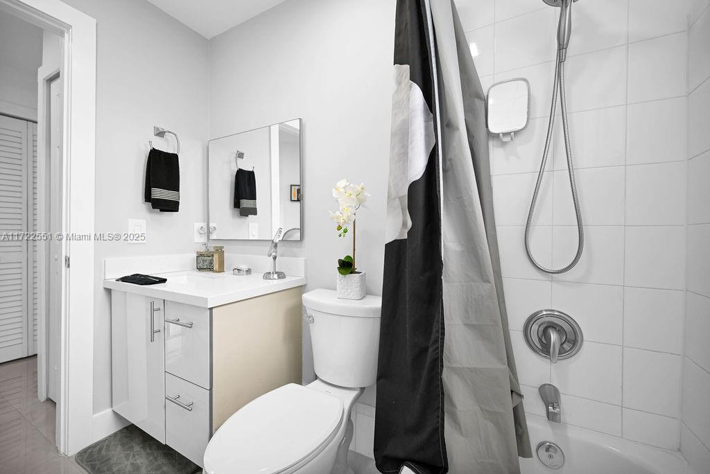 7327 NW 173rd Dr # 103