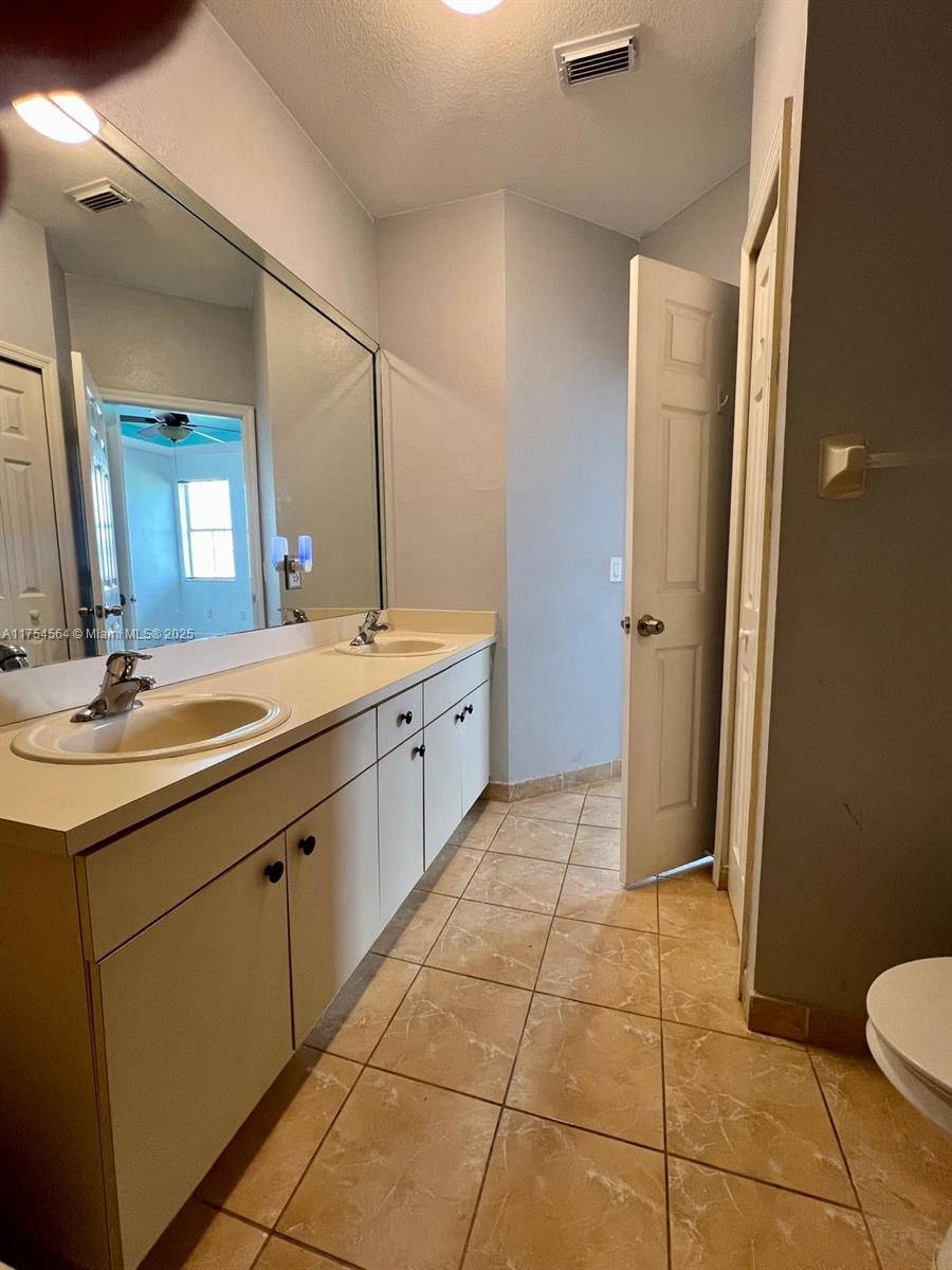 27480 SW 137 CT # 27480