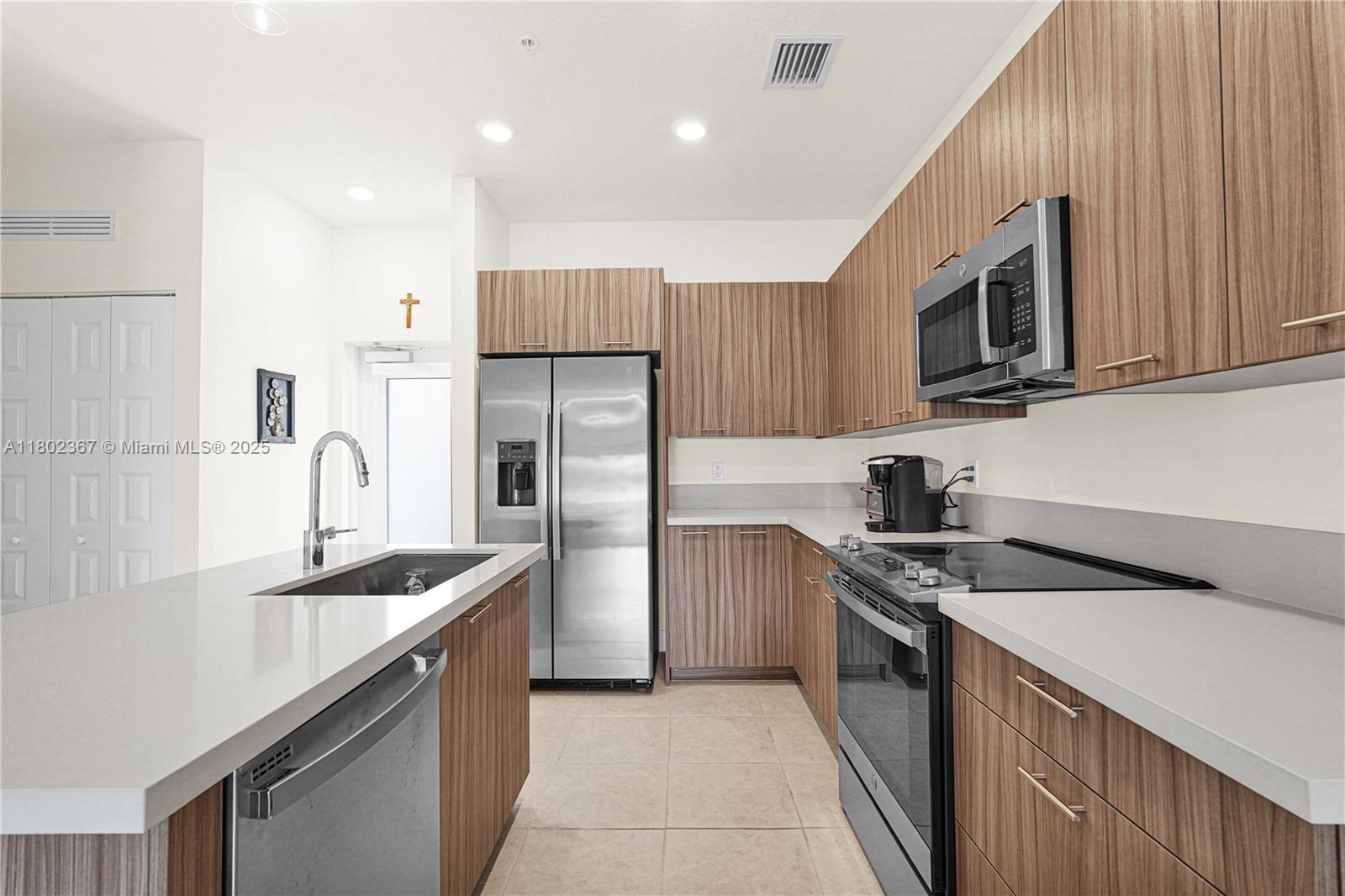 8301 NW 41st St # 303 Unit: B-303