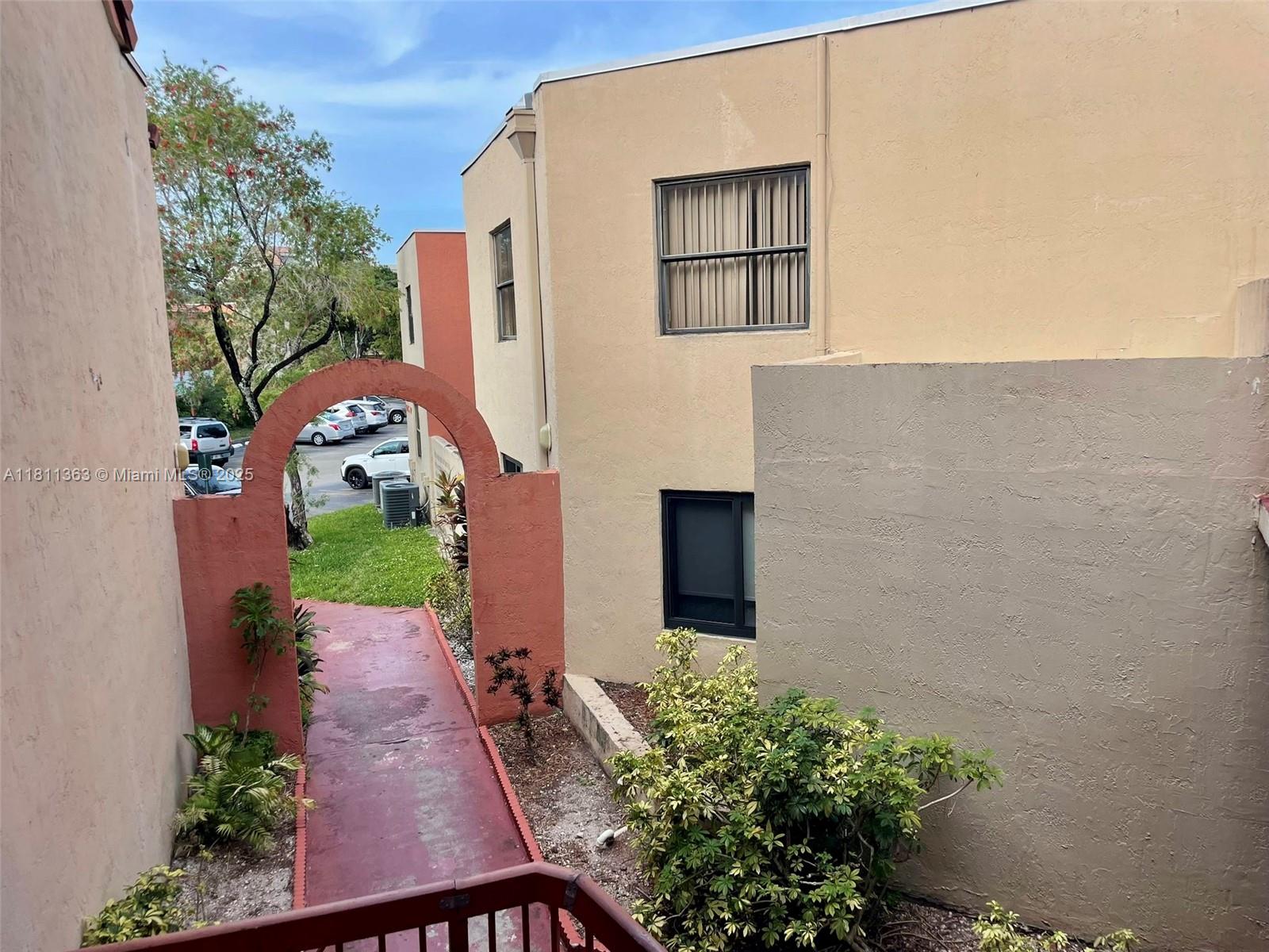 10245 NW 9th St Cir # 9 Unit: 202-9