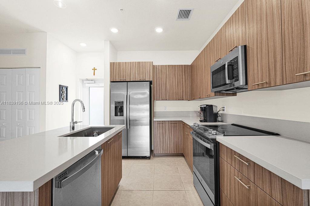 8301 NW 41st St # 303 Unit: B-303