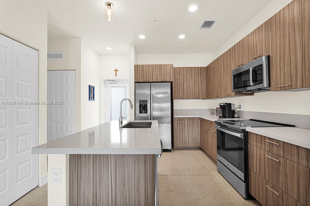 8301 NW 41st St # 303 Unit: B-303
