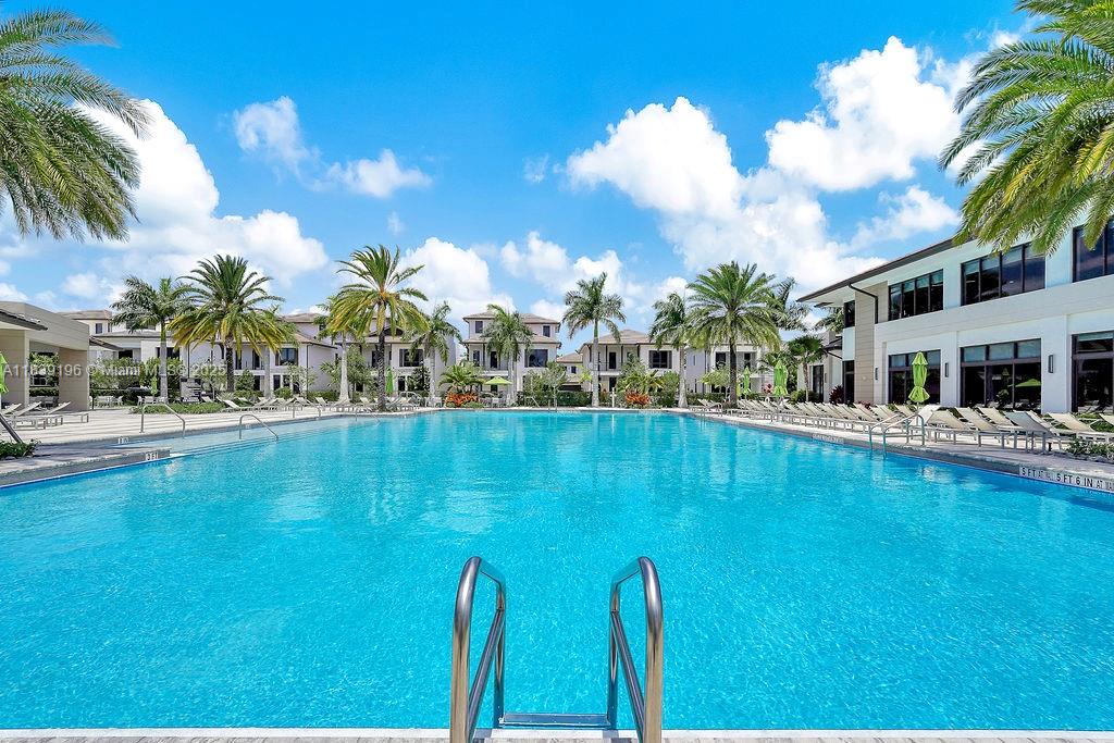 8301 NW 41st St # 303 Unit: B-303
