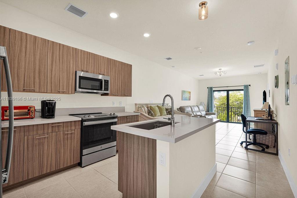 8301 NW 41st St # 303 Unit: B-303