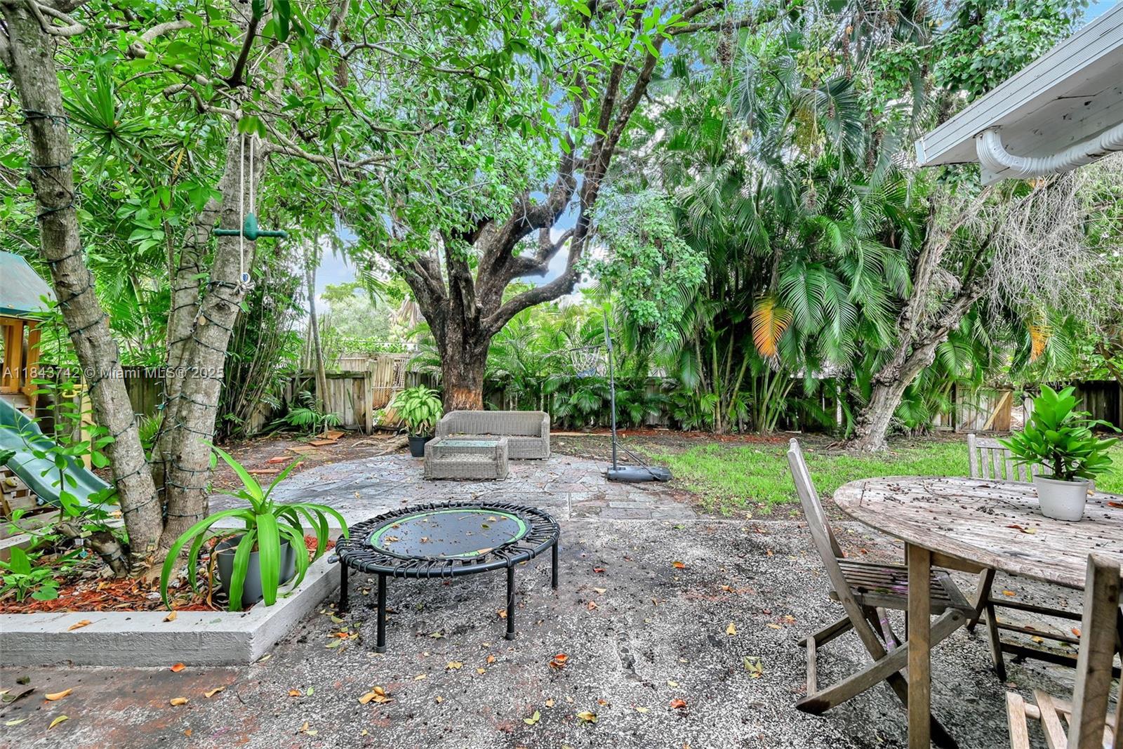 10619 NE 10th Pl