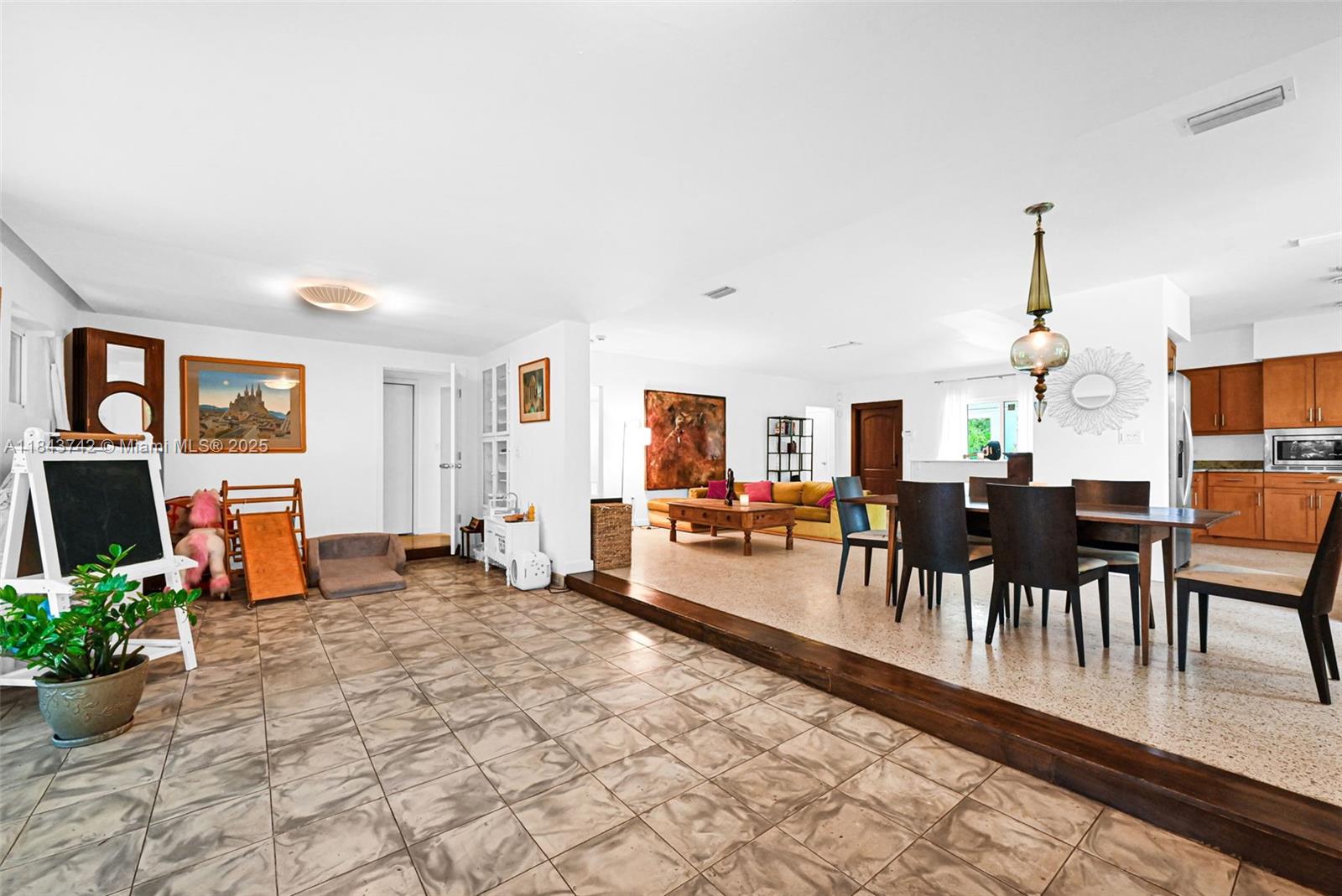 10619 NE 10th Pl