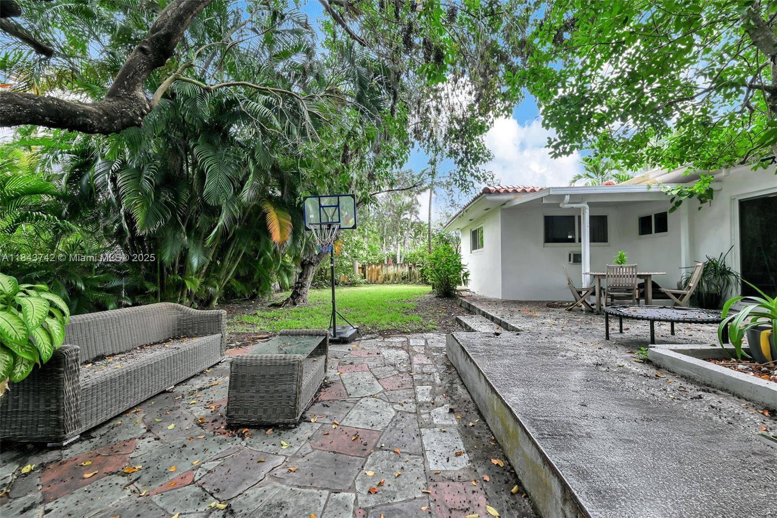 10619 NE 10th Pl