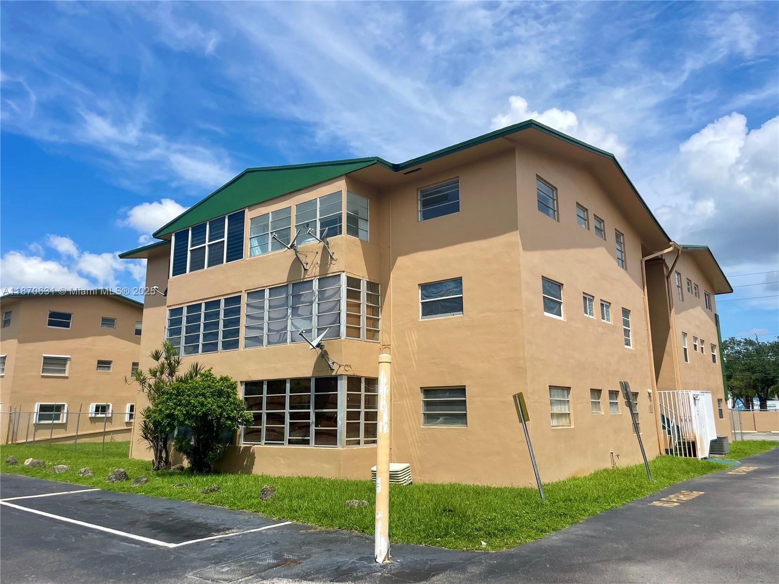 110 Royal Palm Rd # 310