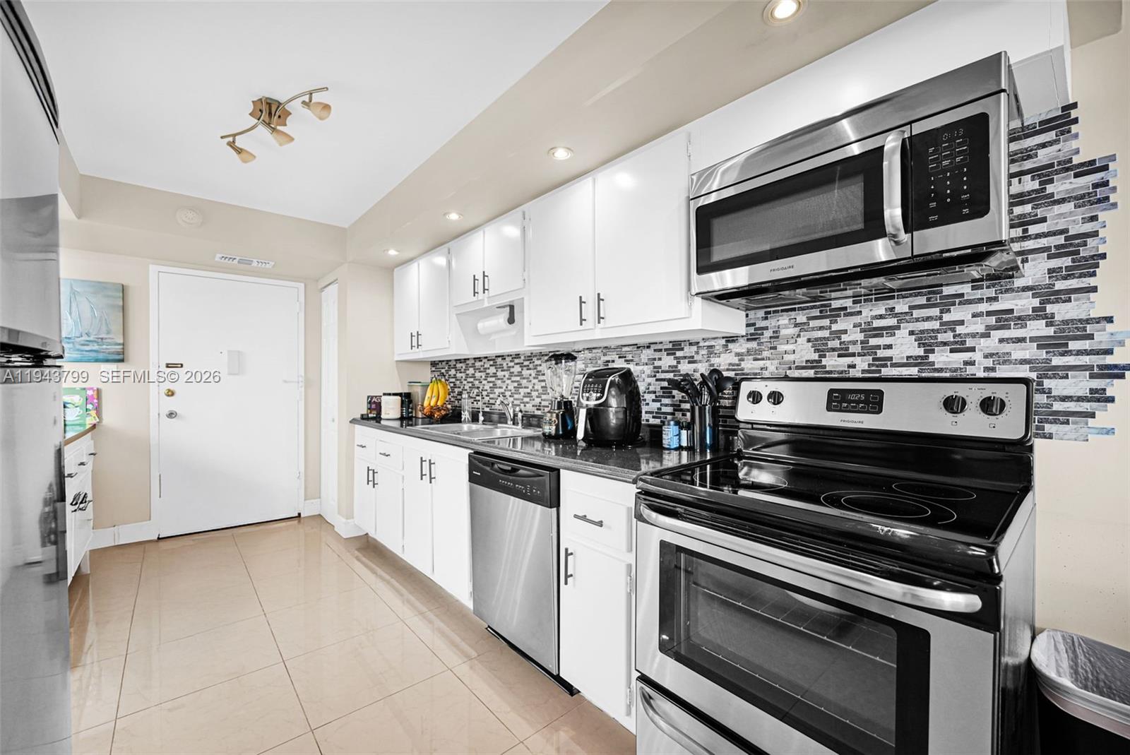 7135 Collins Ave # 1722