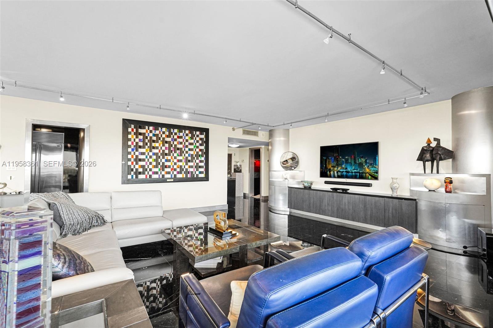 1 Grove Isle Dr # A1110