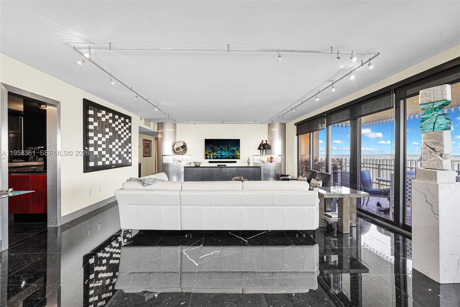 1 Grove Isle Dr # A1110