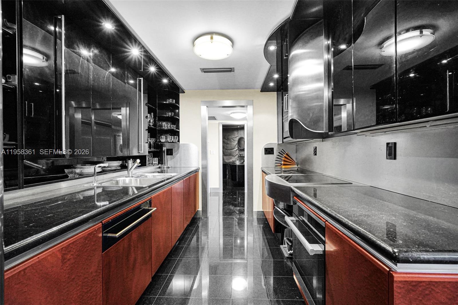 1 Grove Isle Dr # A1110