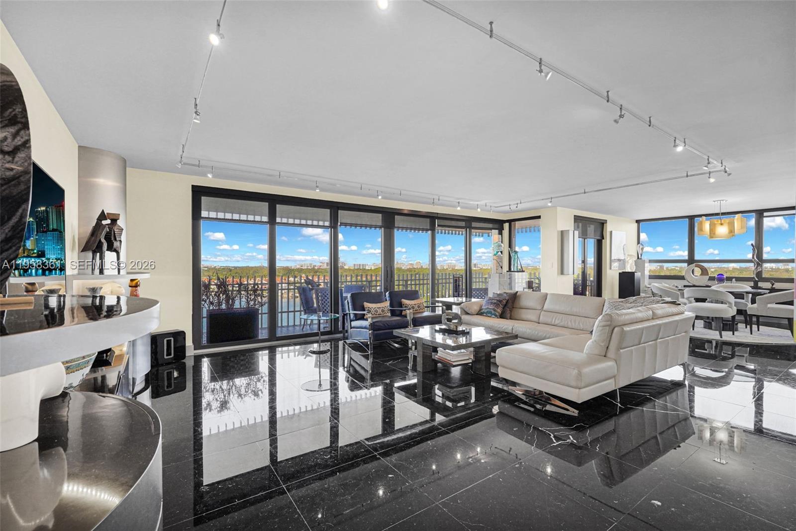 1 Grove Isle Dr # A1110