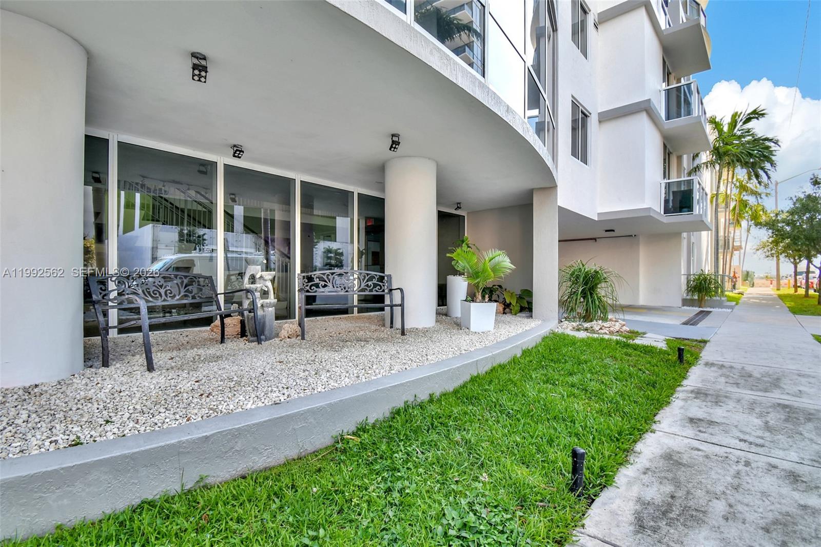 601 NE 23rd St # 1403